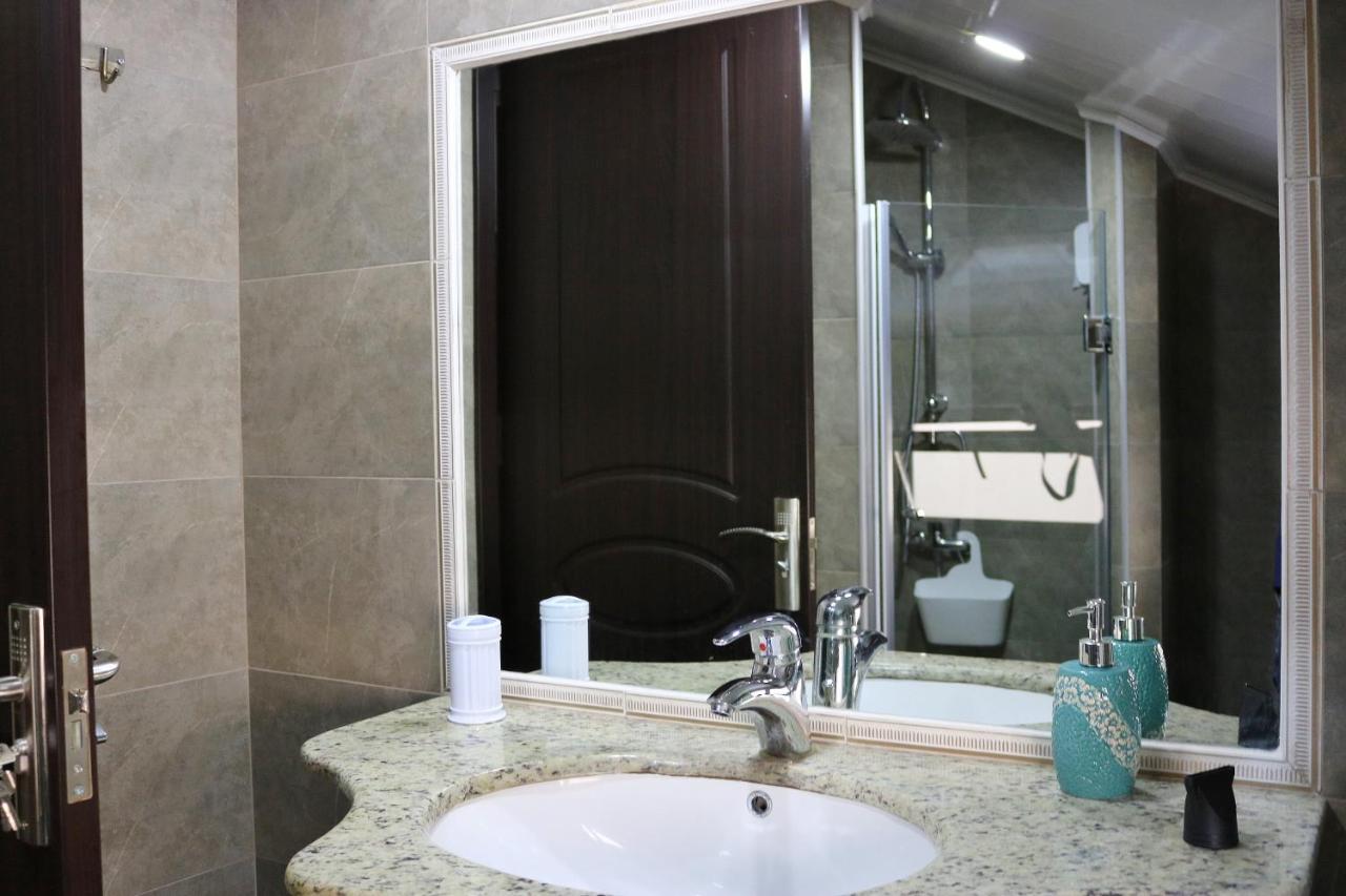 Luxors Garden Hotell Batumi Eksteriør bilde